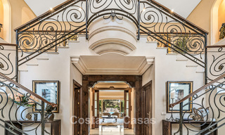 Elegante villa andaluza de lujo con gran jardín en venta en el Valle del Golf de Nueva Andalucía, Marbella 795415 