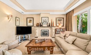 Elegante villa andaluza de lujo con gran jardín en venta en el Valle del Golf de Nueva Andalucía, Marbella 795417 