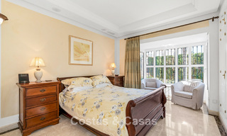 Elegante villa andaluza de lujo con gran jardín en venta en el Valle del Golf de Nueva Andalucía, Marbella 795418 