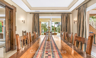 Elegante villa andaluza de lujo con gran jardín en venta en el Valle del Golf de Nueva Andalucía, Marbella 795421 