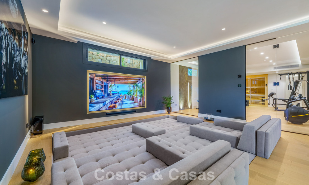 Elegante villa de diseño con vistas panorámicas en venta sobre el valle del golf de Nueva Andalucía, Marbella 795659