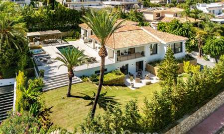 Elegante villa de diseño con vistas panorámicas en venta sobre el valle del golf de Nueva Andalucía, Marbella 795661