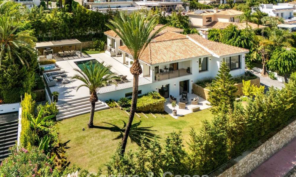 Elegante villa de diseño con vistas panorámicas en venta sobre el valle del golf de Nueva Andalucía, Marbella 795661