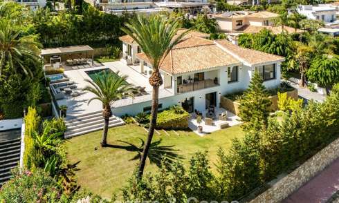 Elegante villa de diseño con vistas panorámicas en venta sobre el valle del golf de Nueva Andalucía, Marbella 795661