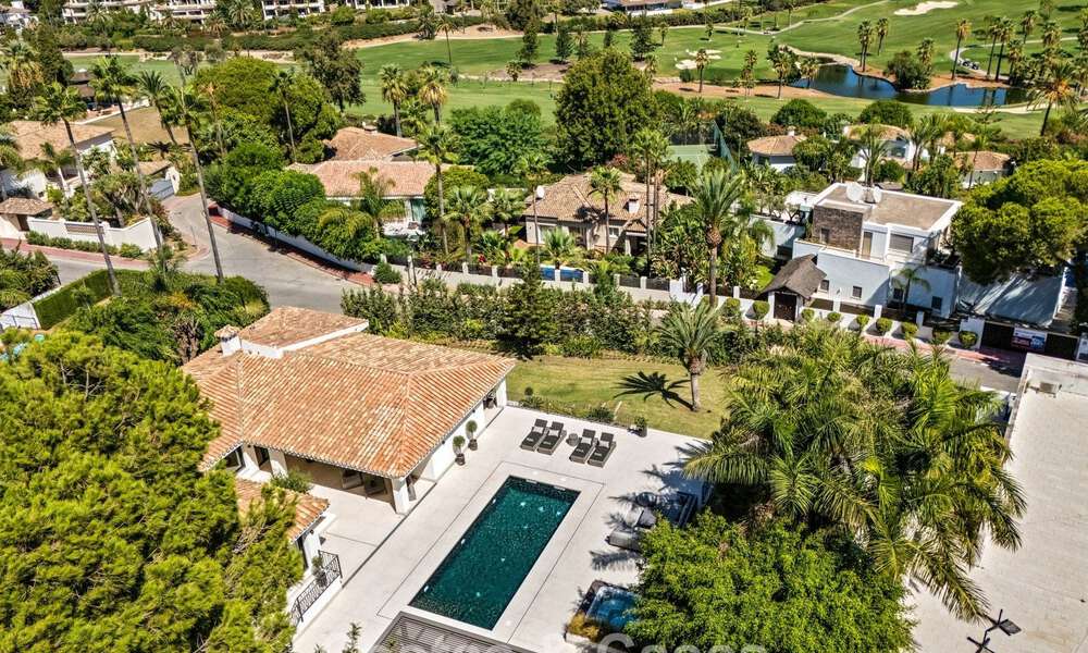 Elegante villa de diseño con vistas panorámicas en venta sobre el valle del golf de Nueva Andalucía, Marbella 795662