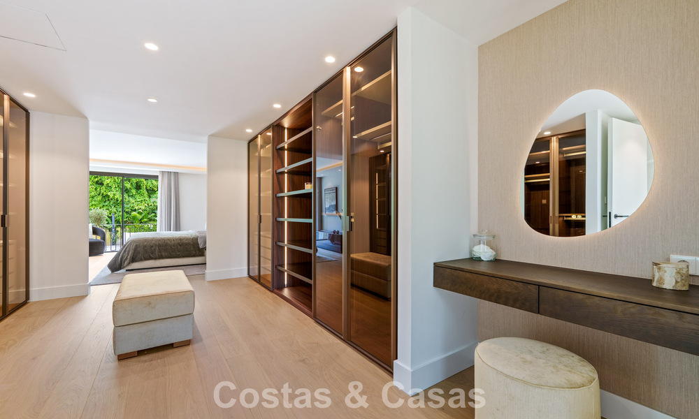 Elegante villa de diseño con vistas panorámicas en venta sobre el valle del golf de Nueva Andalucía, Marbella 795663