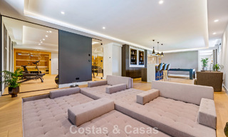 Elegante villa de diseño con vistas panorámicas en venta sobre el valle del golf de Nueva Andalucía, Marbella 795673 