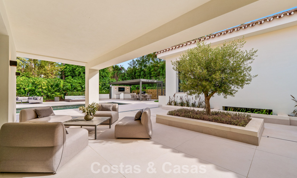 Elegante villa de diseño con vistas panorámicas en venta sobre el valle del golf de Nueva Andalucía, Marbella 795675