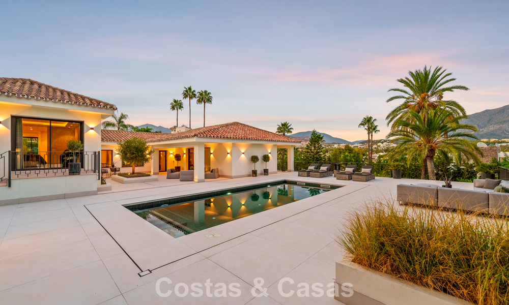 Elegante villa de diseño con vistas panorámicas en venta sobre el valle del golf de Nueva Andalucía, Marbella 795678