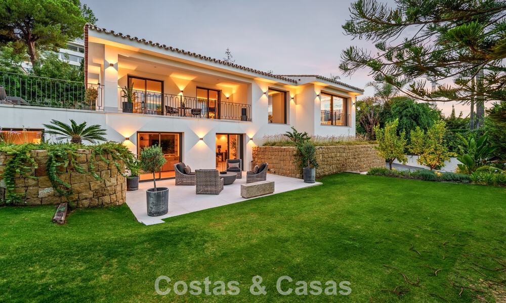 Elegante villa de diseño con vistas panorámicas en venta sobre el valle del golf de Nueva Andalucía, Marbella 795679