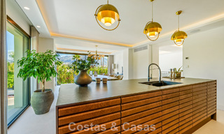 Elegante villa de diseño con vistas panorámicas en venta sobre el valle del golf de Nueva Andalucía, Marbella 795687 