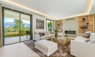 Elegante villa de diseño con vistas panorámicas en venta sobre el valle del golf de Nueva Andalucía, Marbella 795690 