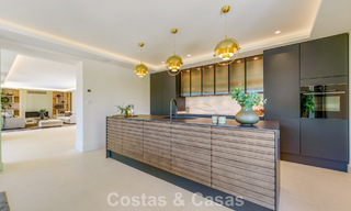 Elegante villa de diseño con vistas panorámicas en venta sobre el valle del golf de Nueva Andalucía, Marbella 795691 