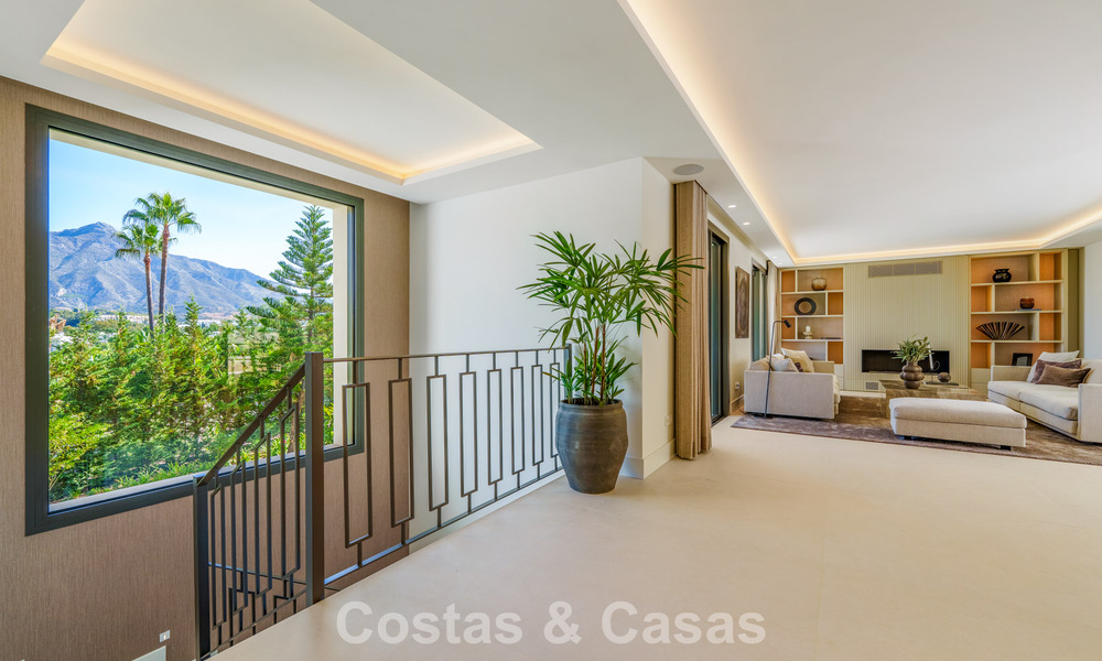Elegante villa de diseño con vistas panorámicas en venta sobre el valle del golf de Nueva Andalucía, Marbella 795693