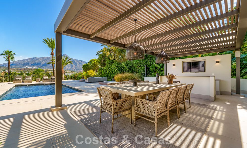 Elegante villa de diseño con vistas panorámicas en venta sobre el valle del golf de Nueva Andalucía, Marbella 795698