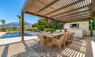 Elegante villa de diseño con vistas panorámicas en venta sobre el valle del golf de Nueva Andalucía, Marbella 795698 