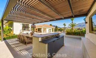 Elegante villa de diseño con vistas panorámicas en venta sobre el valle del golf de Nueva Andalucía, Marbella 795700 