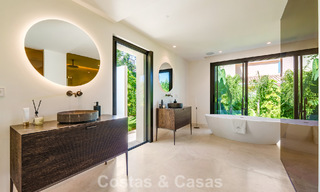 Elegante villa de diseño con vistas panorámicas en venta sobre el valle del golf de Nueva Andalucía, Marbella 795702 