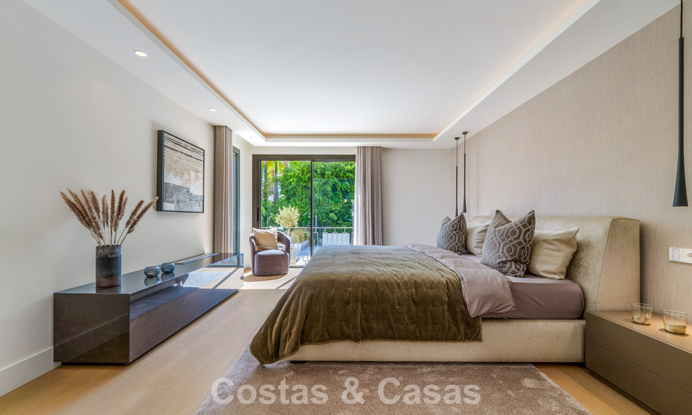 Elegante villa de diseño con vistas panorámicas en venta sobre el valle del golf de Nueva Andalucía, Marbella 795705