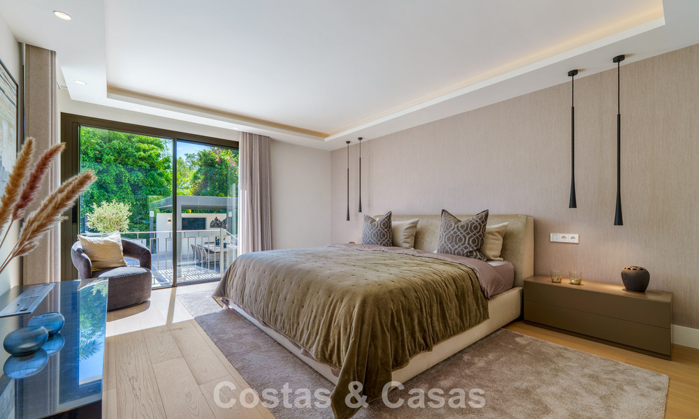 Elegante villa de diseño con vistas panorámicas en venta sobre el valle del golf de Nueva Andalucía, Marbella 795706