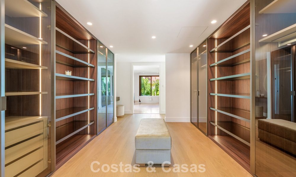 Elegante villa de diseño con vistas panorámicas en venta sobre el valle del golf de Nueva Andalucía, Marbella 795707