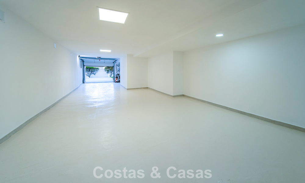 Villa de lujo completamente renovada en venta a pocos pasos del campo de golf en Guadalmina Alta, Marbella 795848