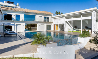 Villa de lujo completamente renovada en venta a pocos pasos del campo de golf en Guadalmina Alta, Marbella 795853 