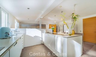 Villa de lujo completamente renovada en venta a pocos pasos del campo de golf en Guadalmina Alta, Marbella 795859 