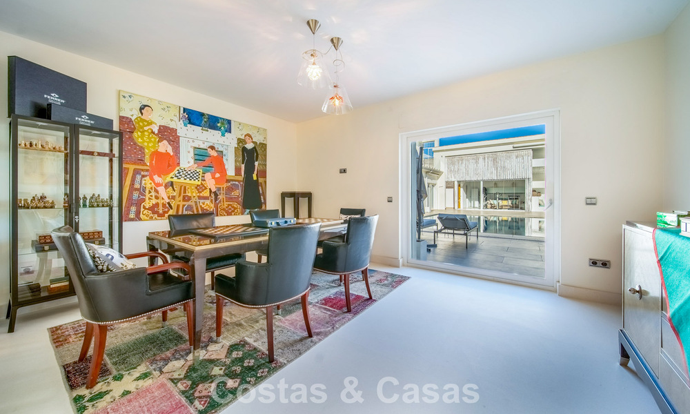 Villa de lujo completamente renovada en venta a pocos pasos del campo de golf en Guadalmina Alta, Marbella 795864