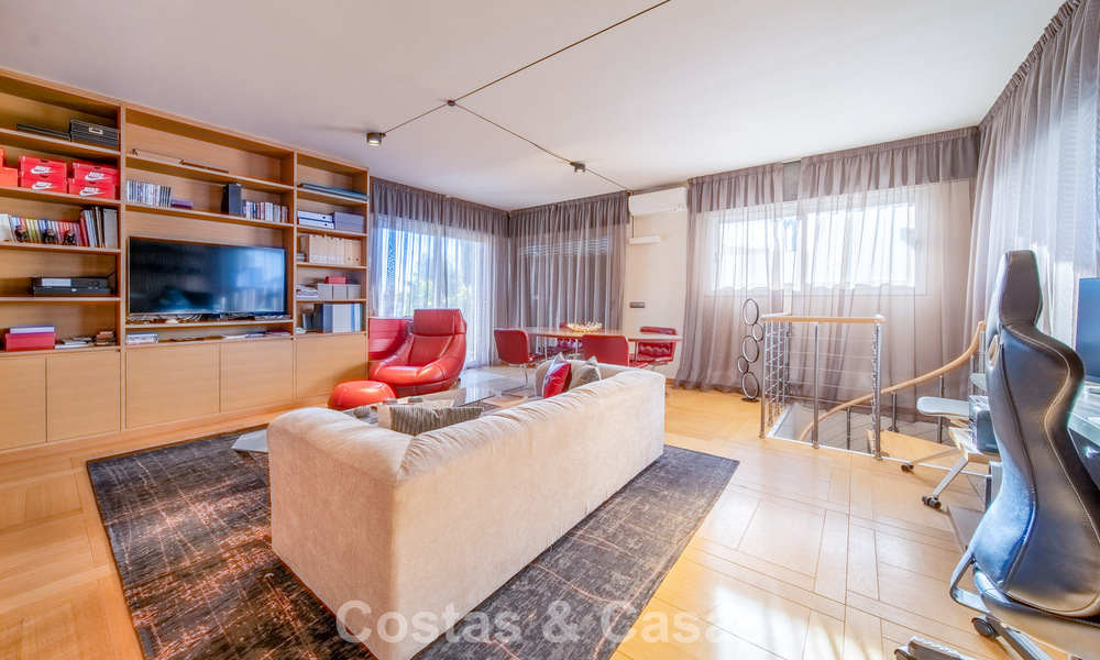 Villa de lujo completamente renovada en venta a pocos pasos del campo de golf en Guadalmina Alta, Marbella 795867