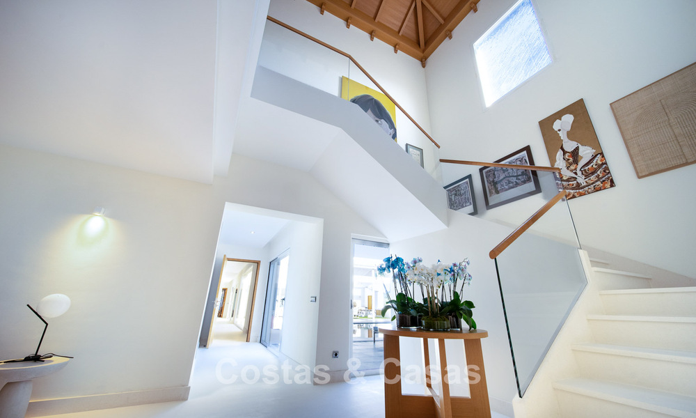 Villa de lujo completamente renovada en venta a pocos pasos del campo de golf en Guadalmina Alta, Marbella 795877