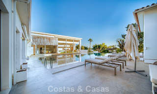 Villa de lujo completamente renovada en venta a pocos pasos del campo de golf en Guadalmina Alta, Marbella 795878 