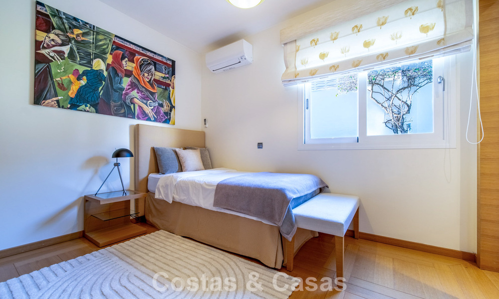 Villa de lujo completamente renovada en venta a pocos pasos del campo de golf en Guadalmina Alta, Marbella 795881