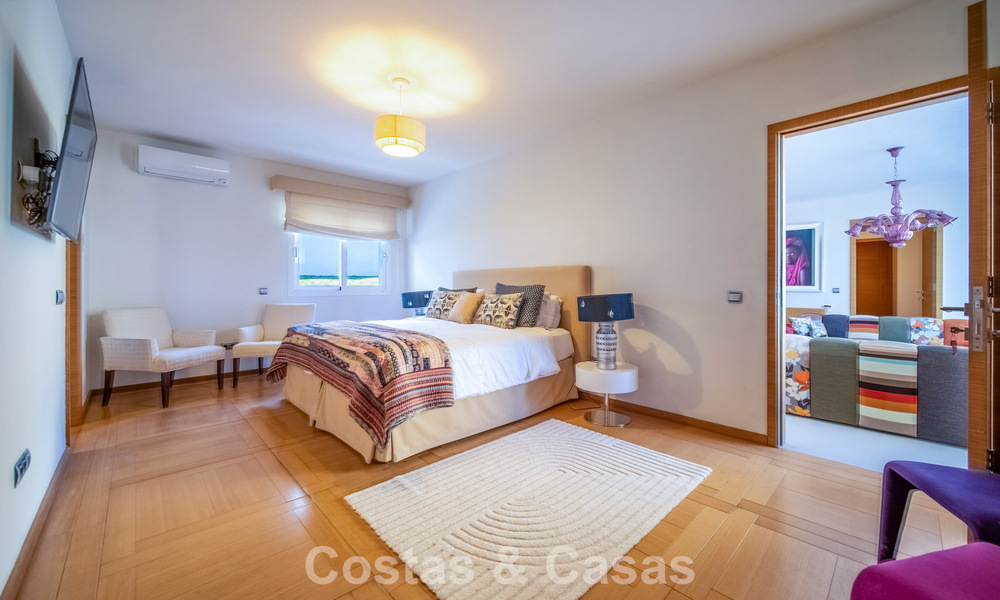 Villa de lujo completamente renovada en venta a pocos pasos del campo de golf en Guadalmina Alta, Marbella 795883