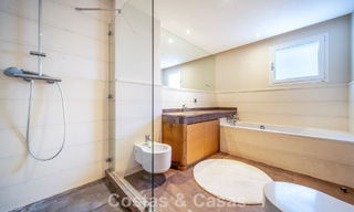 Villa de lujo completamente renovada en venta a pocos pasos del campo de golf en Guadalmina Alta, Marbella 795884 