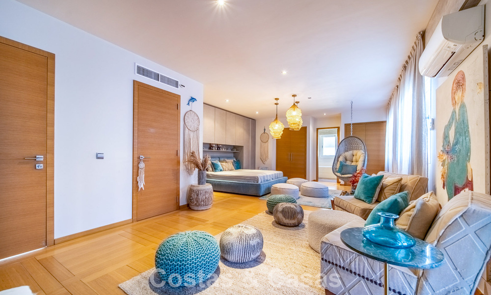 Villa de lujo completamente renovada en venta a pocos pasos del campo de golf en Guadalmina Alta, Marbella 795888