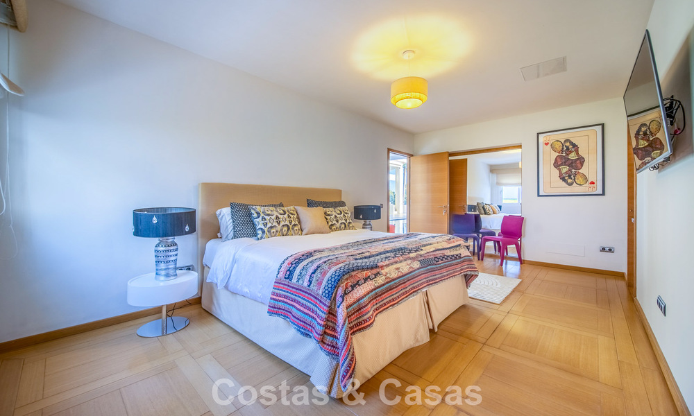 Villa de lujo completamente renovada en venta a pocos pasos del campo de golf en Guadalmina Alta, Marbella 795896