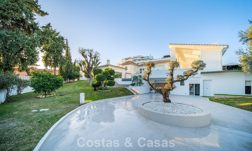 Villa de lujo completamente renovada en venta a pocos pasos del campo de golf en Guadalmina Alta, Marbella 795904
