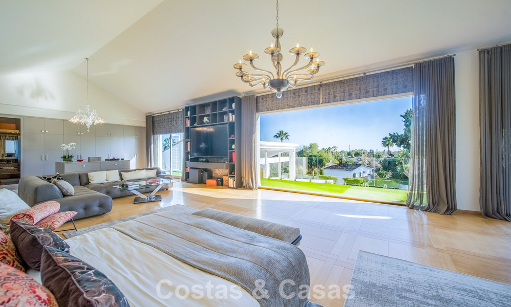 Villa de lujo completamente renovada en venta a pocos pasos del campo de golf en Guadalmina Alta, Marbella 795908