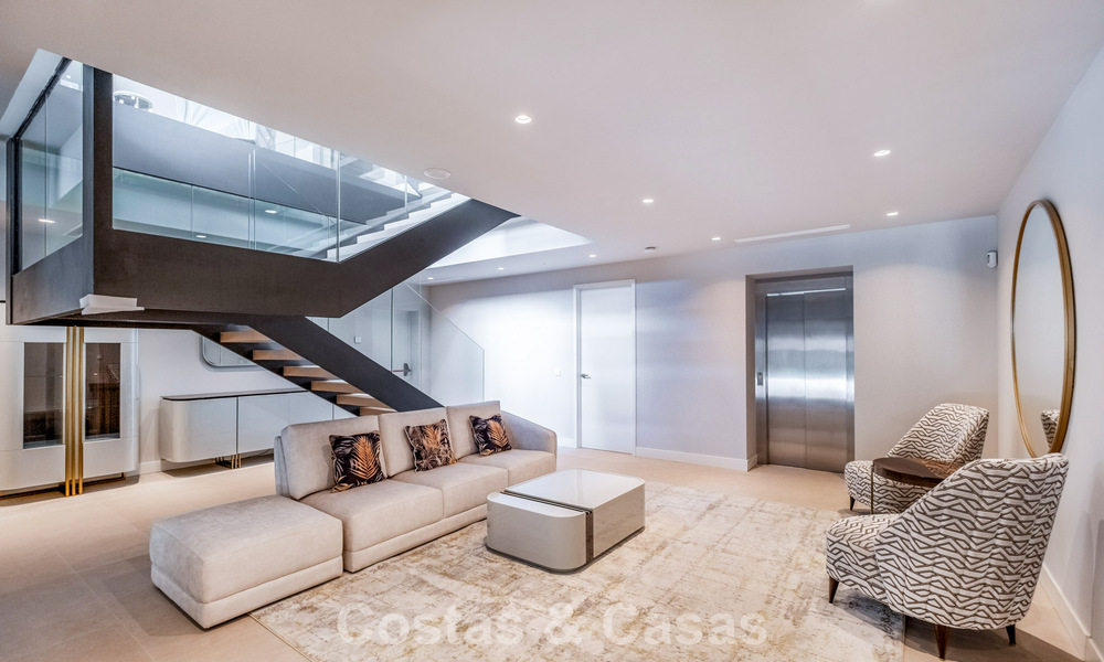 Villa moderna de alta gama con vistas panorámicas en venta en la New Golden Mile entre Puerto Banús y Estepona 795760