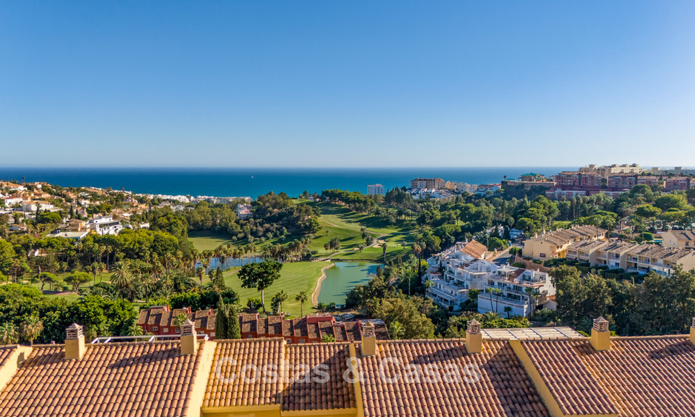Exclusivos apartamentos de obra nueva con vistas panorámicas al golf y al mar en venta en Benalmádena, Costa del Sol 795440
