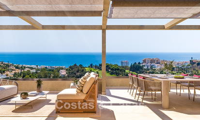 Exclusivos apartamentos de obra nueva con vistas panorámicas al golf y al mar en venta en Benalmádena, Costa del Sol 795443