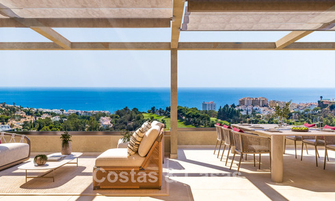 Exclusivos apartamentos de obra nueva con vistas panorámicas al golf y al mar en venta en Benalmádena, Costa del Sol 795443