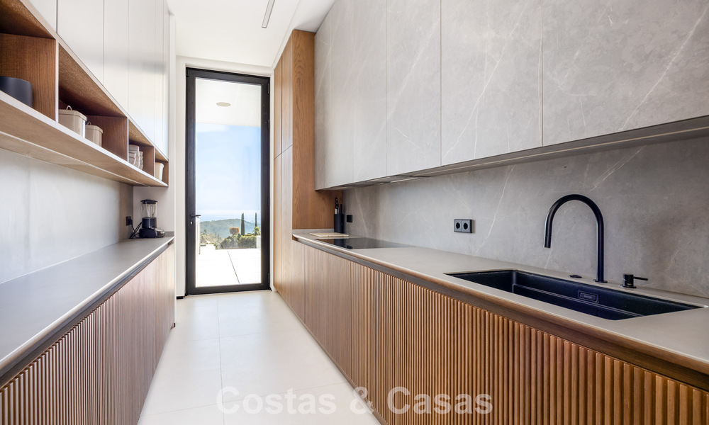 Espectacular villa de lujo contemporánea en venta con vistas al mar en El Madroñal, Marbella - Benahavís 796271