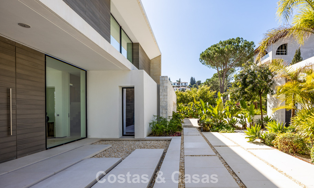 Espectacular villa de lujo contemporánea en venta con vistas al mar en El Madroñal, Marbella - Benahavís 796285