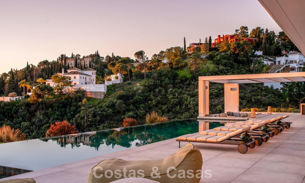 Espectacular villa de lujo contemporánea en venta con vistas al mar en El Madroñal, Marbella - Benahavís 796293