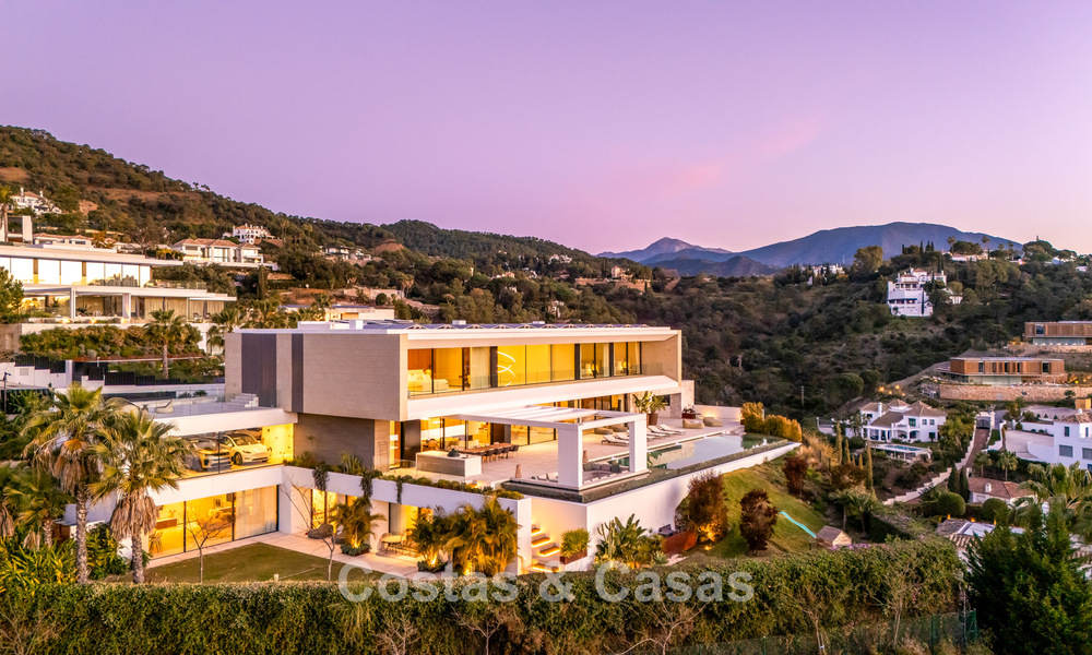 Espectacular villa de lujo contemporánea en venta con vistas al mar en El Madroñal, Marbella - Benahavís 796296