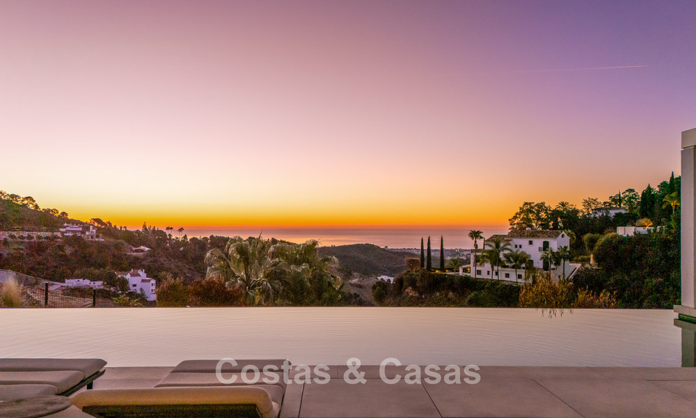 Espectacular villa de lujo contemporánea en venta con vistas al mar en El Madroñal, Marbella - Benahavís 796298