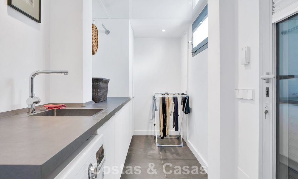 Villa tradicional renovada con vistas al mar y a la montaña en venta en Nueva Andalucía, Marbella 796082