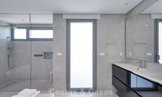 Villa tradicional renovada con vistas al mar y a la montaña en venta en Nueva Andalucía, Marbella 796087 